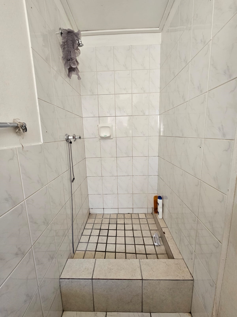 1 Bedroom Property for Sale in Oakglen Western Cape